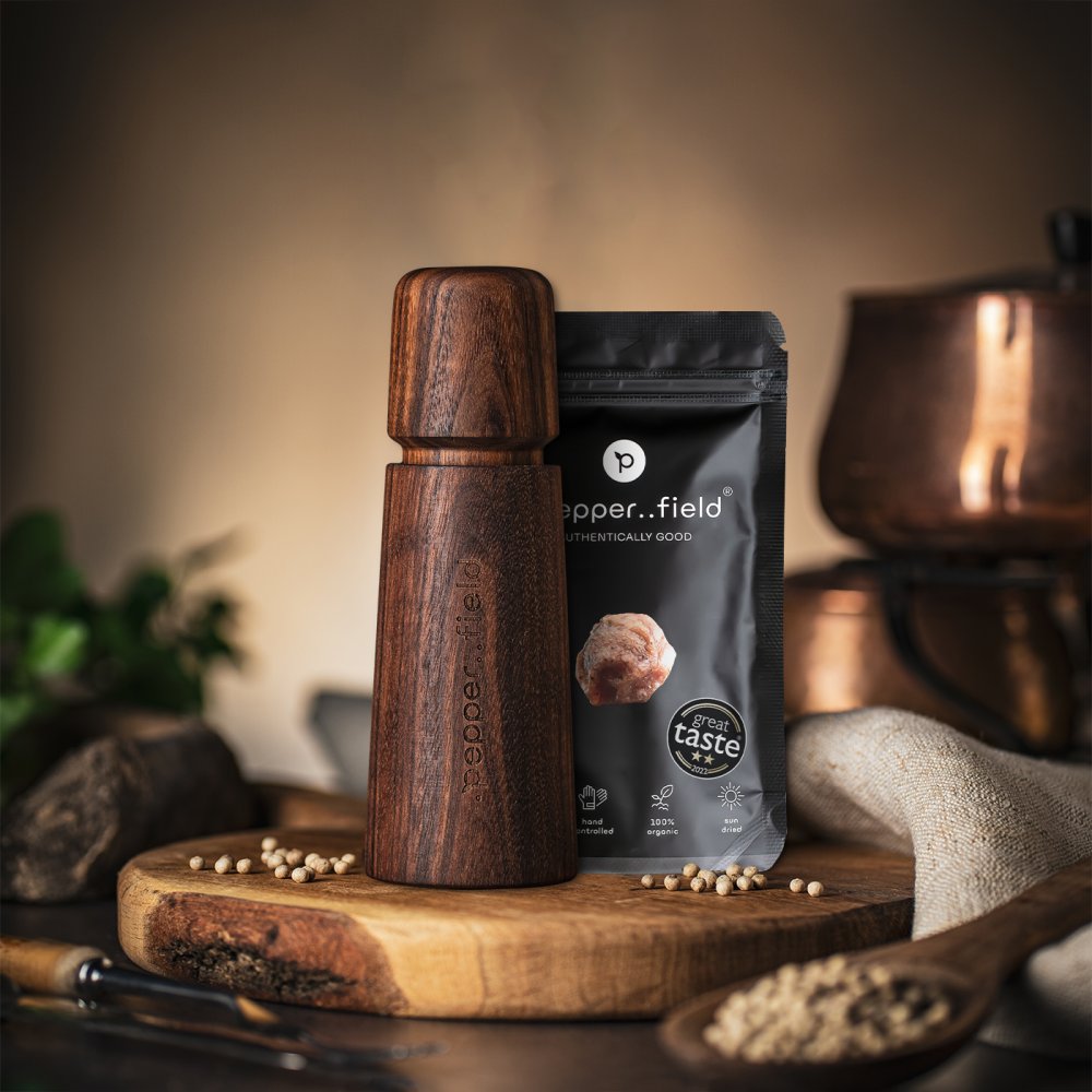 Hnědý skandinávský mlýnek na pepř (17 cm) + červený pepř (50 g)