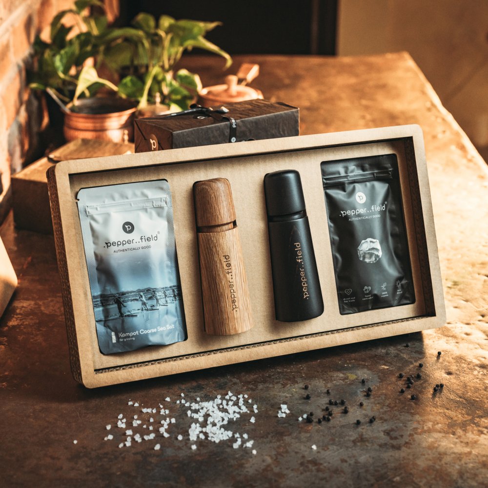 Dárkový kartonový box – skandinávské mlýnky s Kampotským pepřem (50 g) a mořskou solí (120 g)