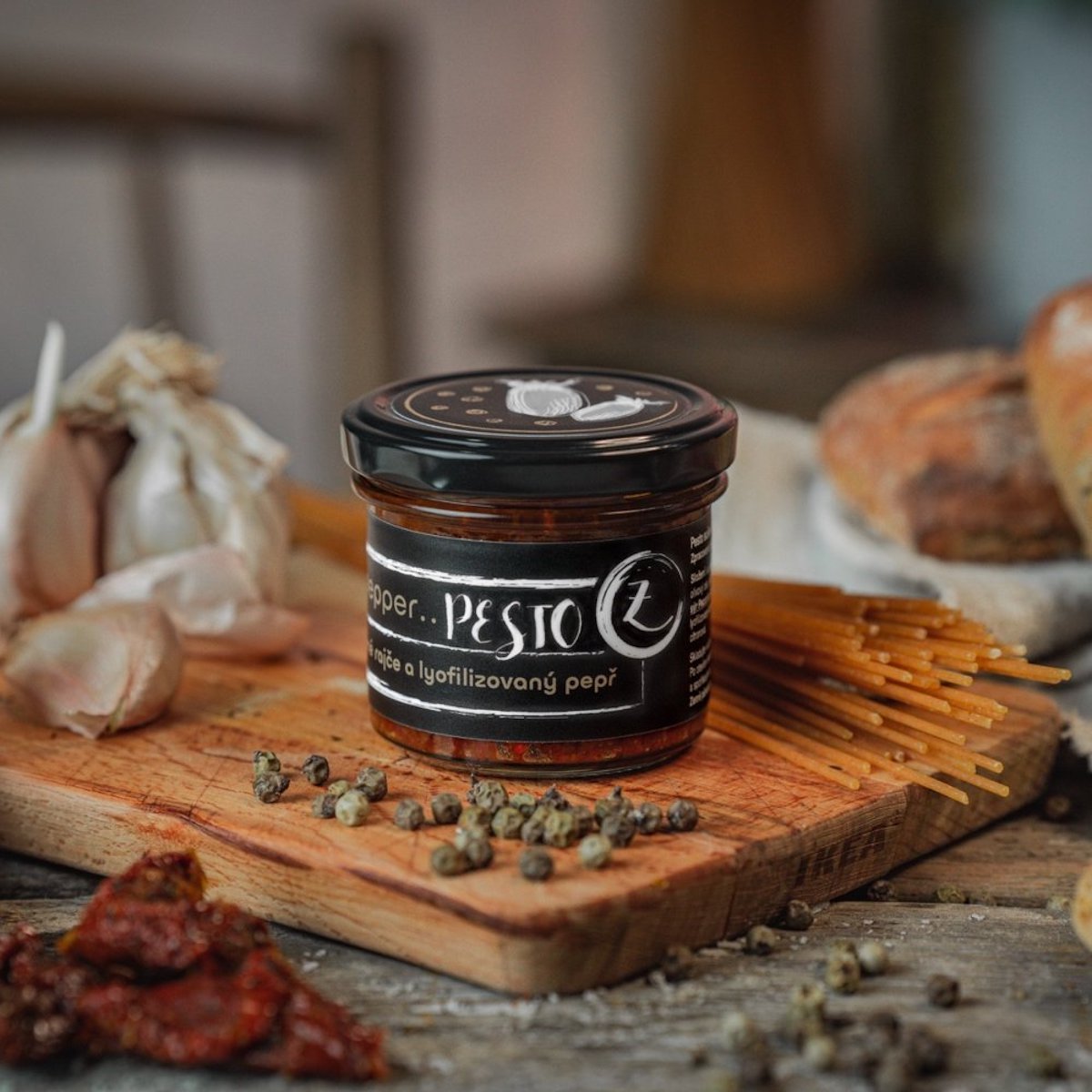 Prémiové .pepper..pesto se sušenými rajčaty a lyofilizovaným Kampotským pepřem