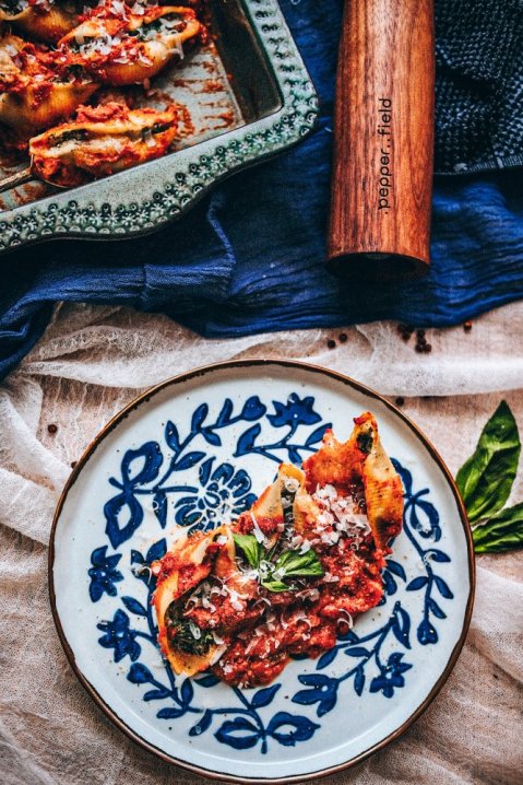 Těstoviny plněné špenátem a ricottou s červeným pepřem