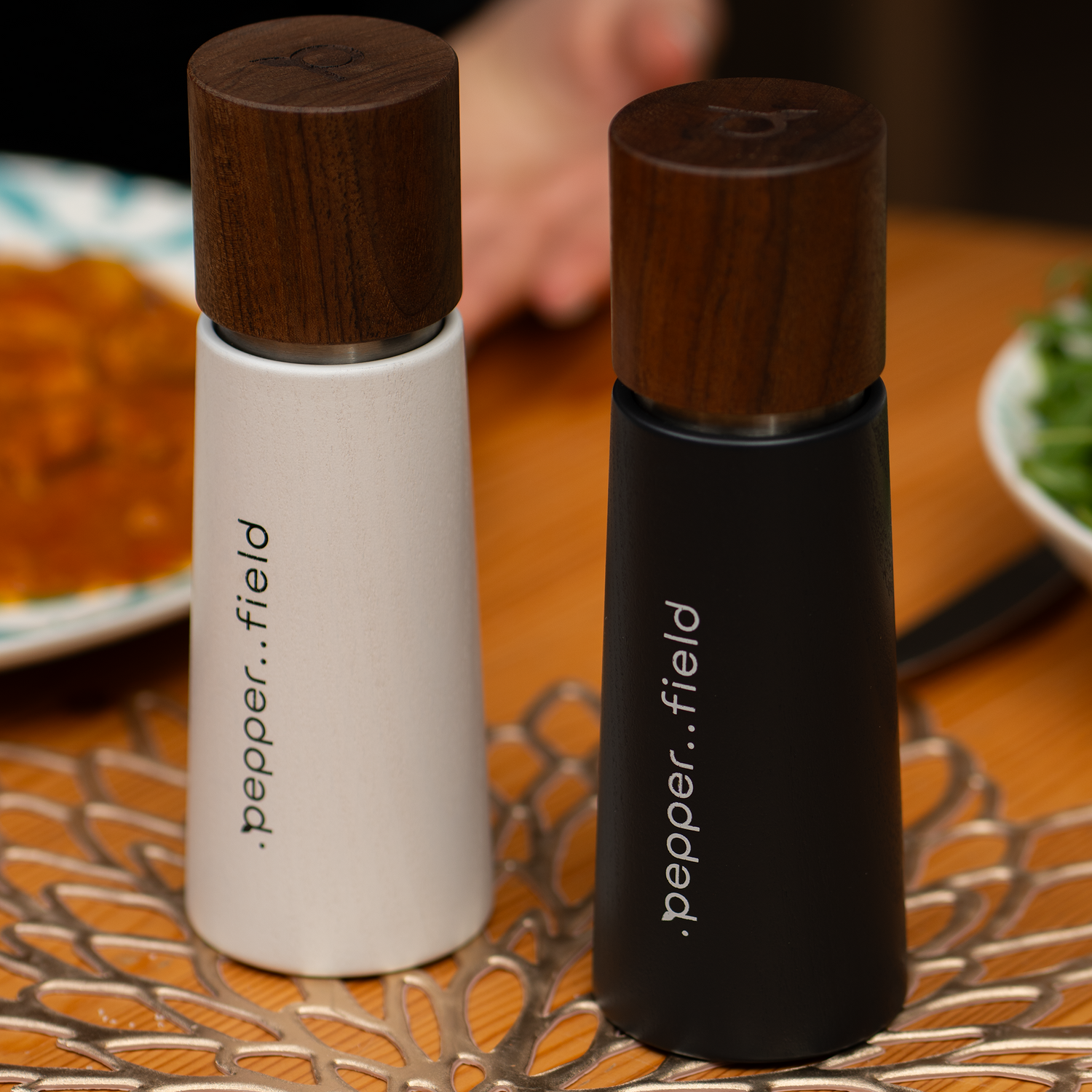 Mlynček .pepper..field originál na korenie a soľ (biely + tmavosivý) 