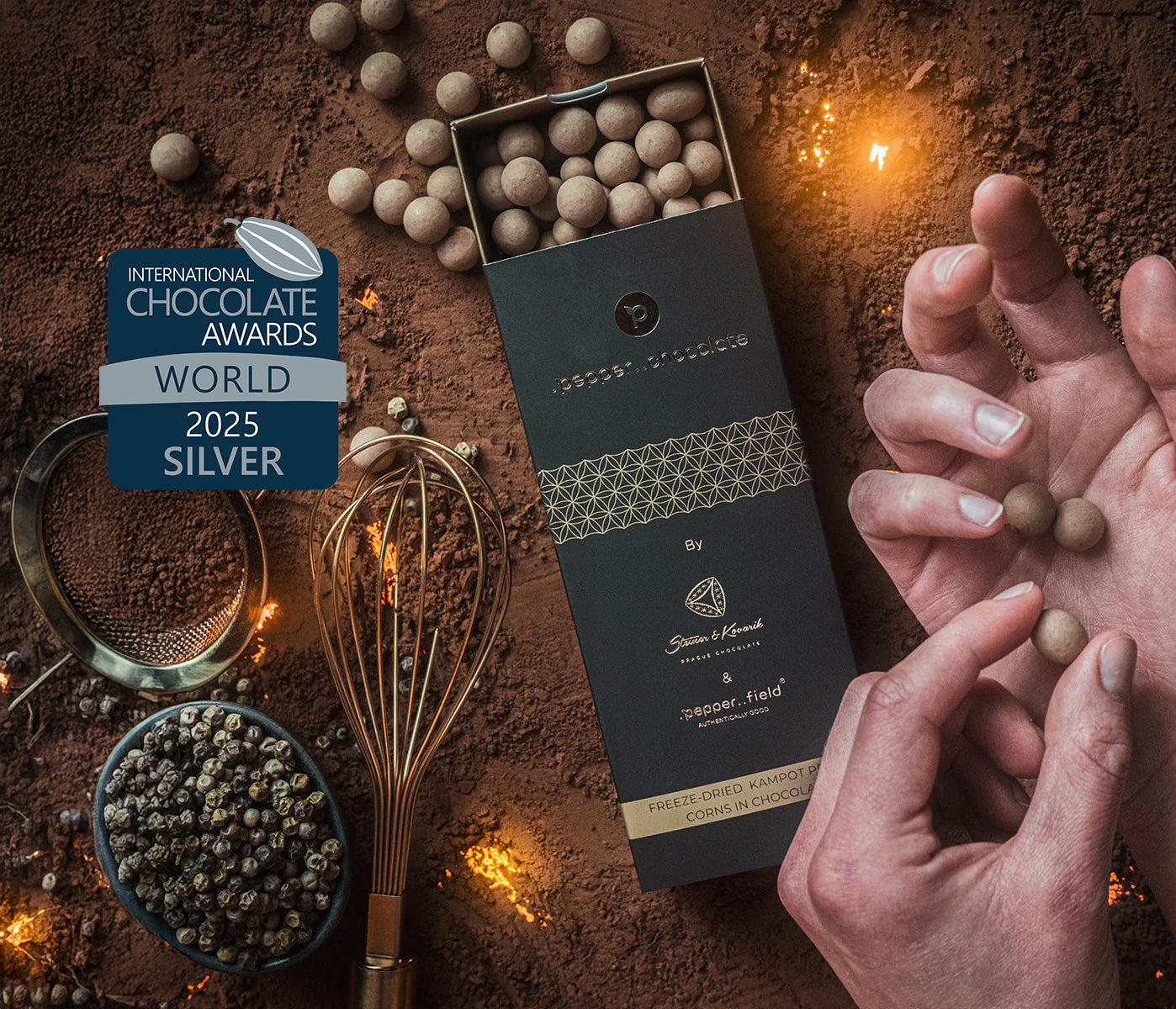 Zlaté čokoládové dražé s lyofilizovaným kampotským korením – .pepper..chocolate 