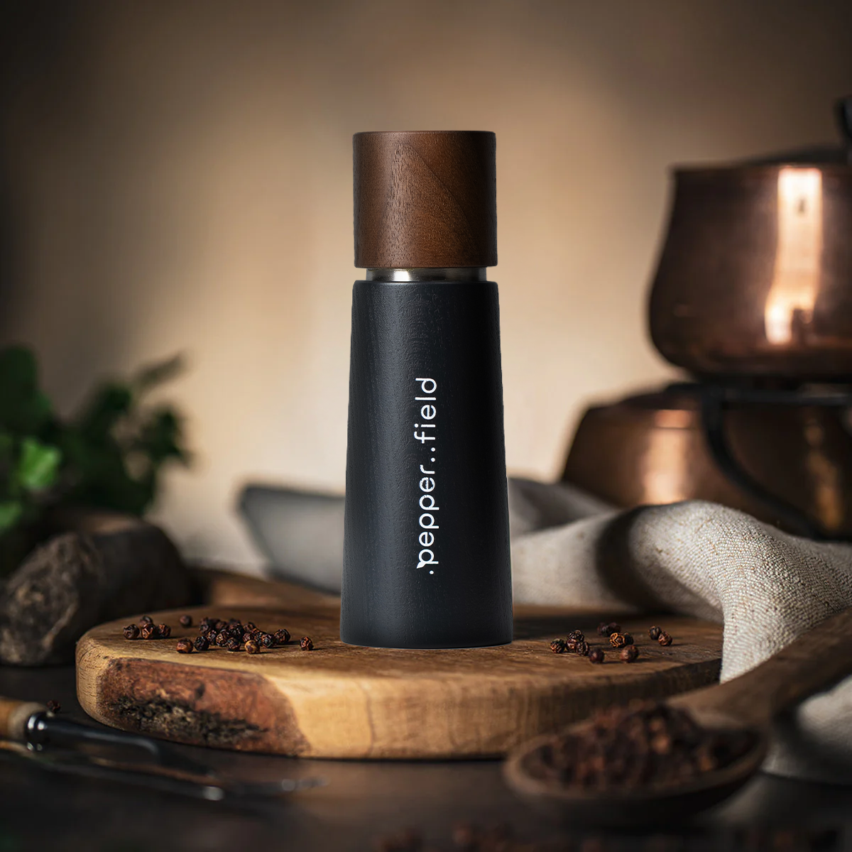 Tmavosivý drevený original .pepper..field mlynček 